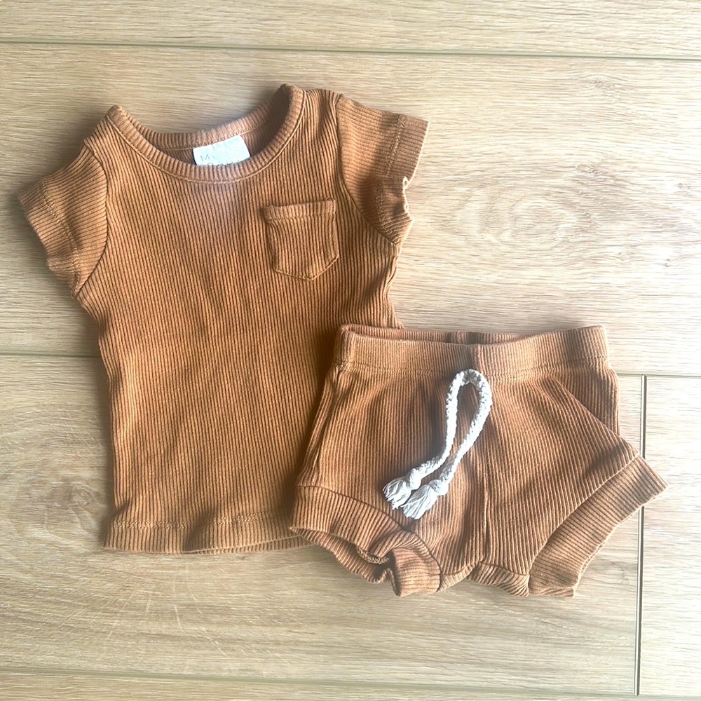 Mebie baby ribbed tan short set